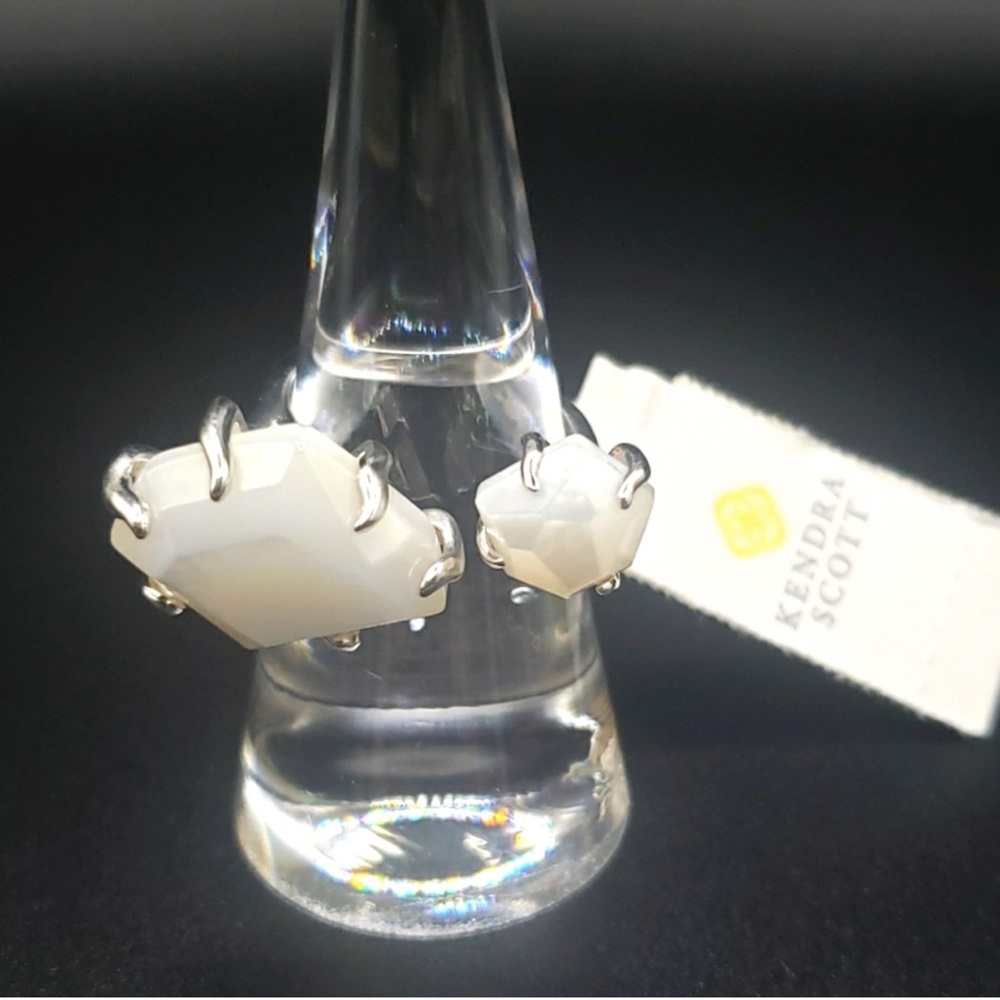 Kendra Scott NWT "Kayla" Ring, Silvertone with Mother of Pearl, M/L